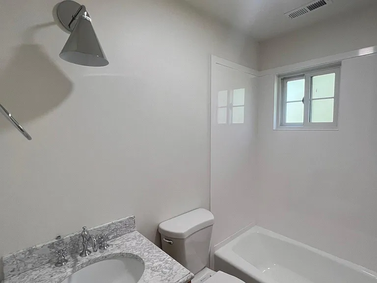 49 N 300 E — Photo 12