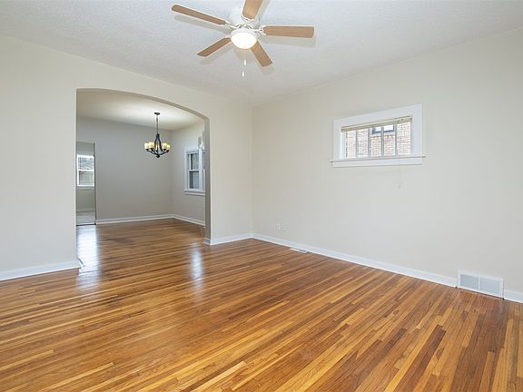5th image of 419 Paris Ave