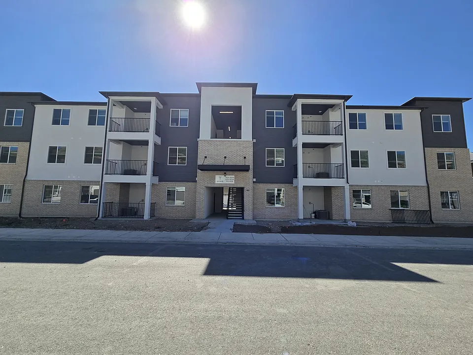 4668 S Olive Ave #201