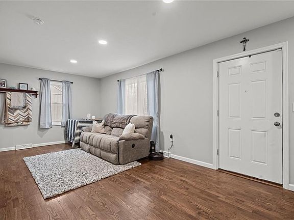 4th image of 6731 Sterling Ave