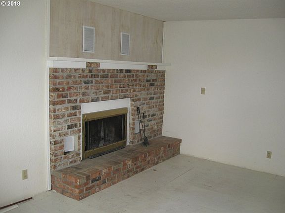 3rd image of 640 Old Settlement Ln