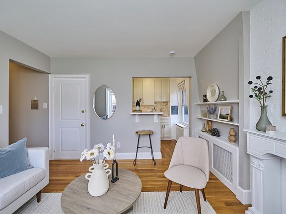 2nd image of 20 Hereford St APT 4