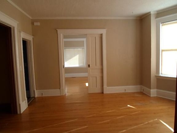 2nd image of 141 Ashland St N