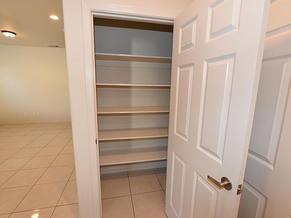 4th image of 814 5th St #6