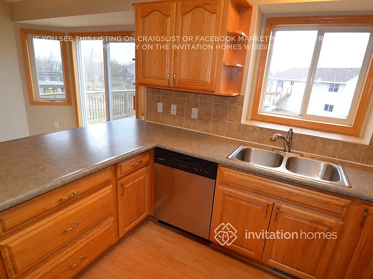 2243 Belfast St W — Photo 5