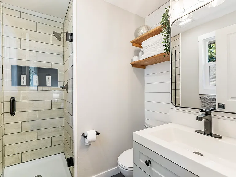6100 Barclay St — Photo 27