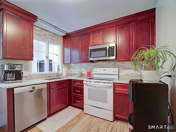 3rd image of 13 Douglas Drive #13