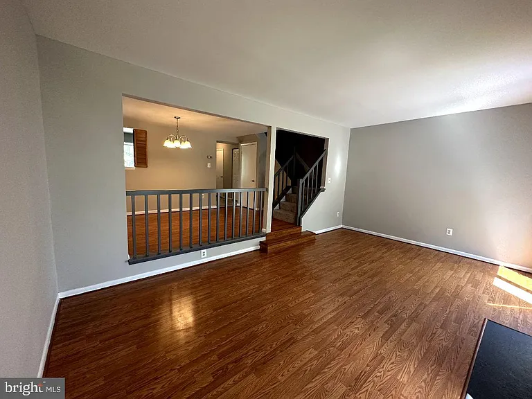 8121 Fenwick Ct — Photo 13