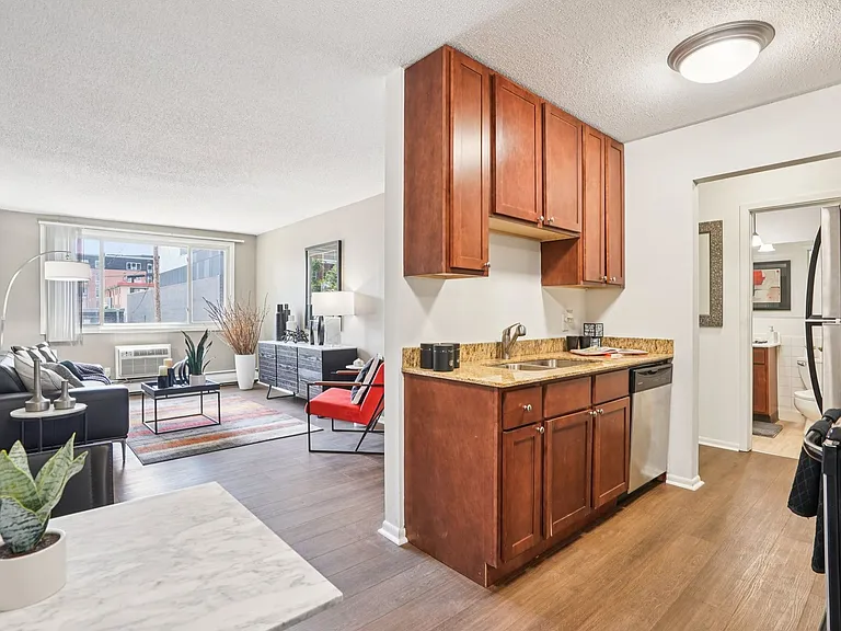 Uptown Square Apartments — Photo 6