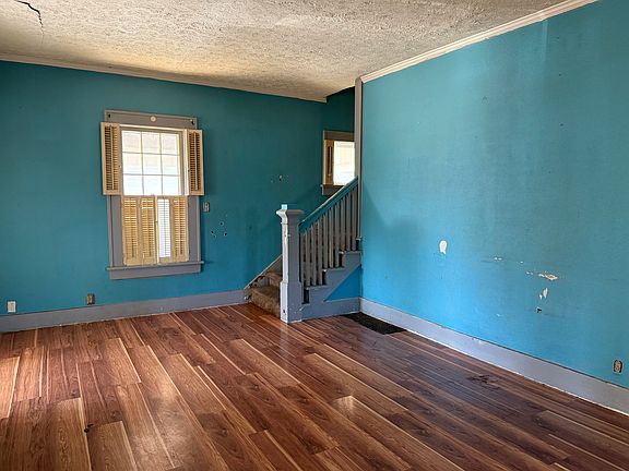 4th image of 210 W Lincoln St