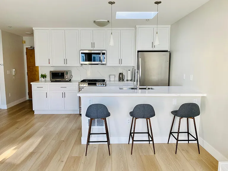 470 Clementina St #304 — Photo 2