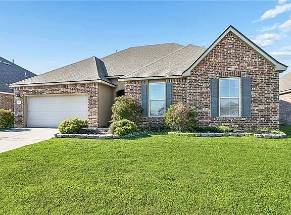 4th image of 697 Lakeshore Village Dr