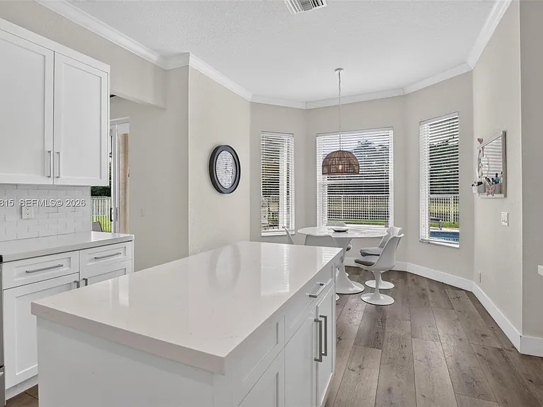 981 Waterside Cir — Photo 15