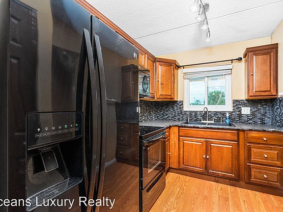 5th image of 60 Vining Ct APT 16