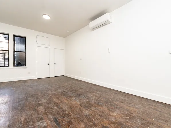 637 Willoughby Avenue image 3 of 14