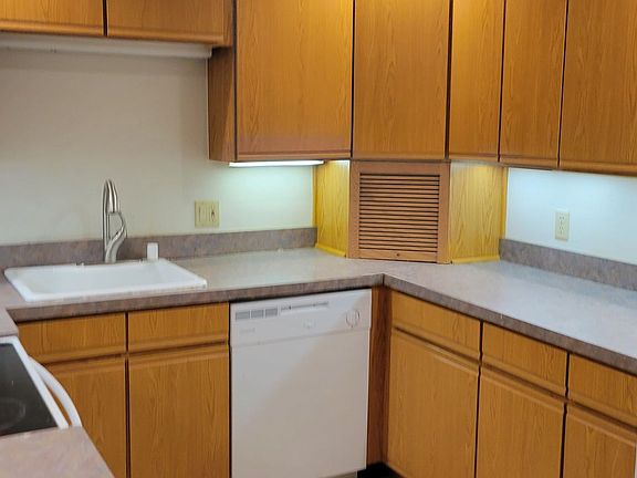 3rd image of 6404 137th Ave NE APT 382