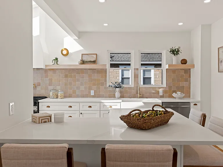 20 E Oakland Ave E — Photo 13