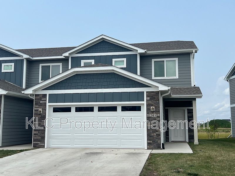 1st image of 241 NW Greenway Pl