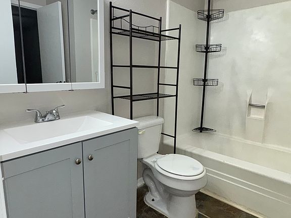 3rd image of 7130 Glen Ter APT 2