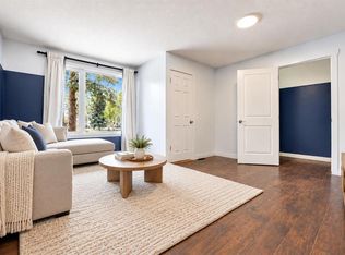 3131 E Dover Cres SE, Calgary, AB T2B 1V4