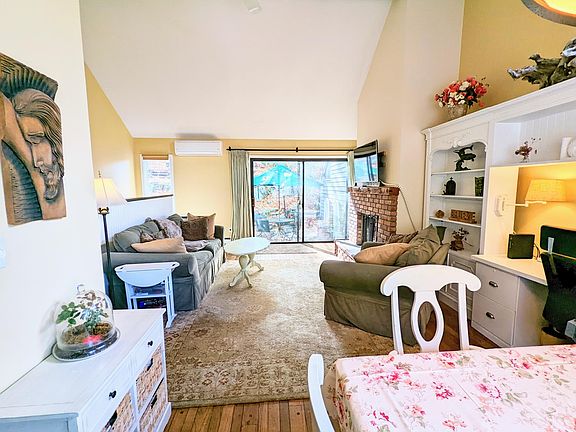4th image of 61 Peach Ct