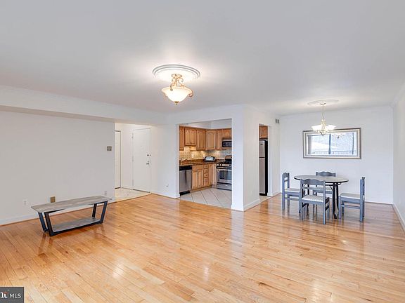 4th image of 20 Monroe St APT 202