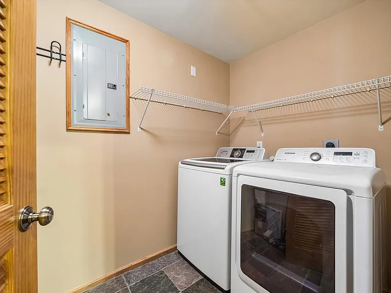215 W Norma St #302 — Photo 32