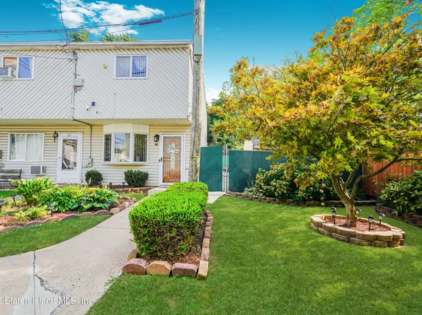 44 Betty Ct, Staten Island, NY 10303