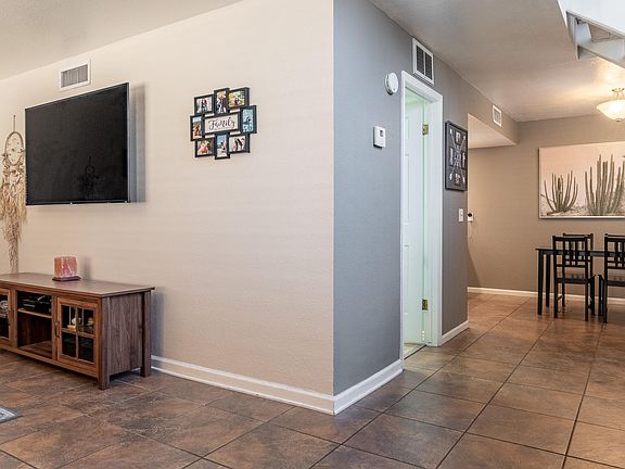 5th image of 85 Acoma Blvd S APT 5