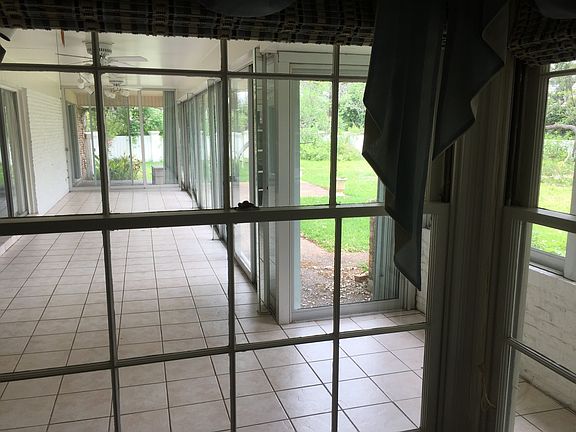 4th image of 1915 Picton Ln
