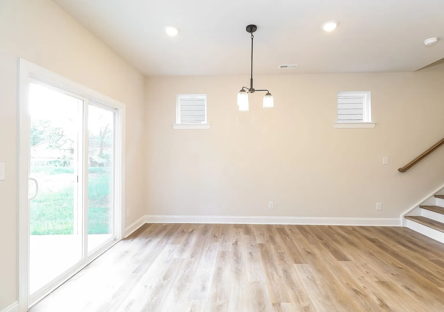 3-Bedroom, 2.5 Bath Townhome for Rent in Westerly Hills | Attached Garage & Modern Kitchen | Char... — Photo 4