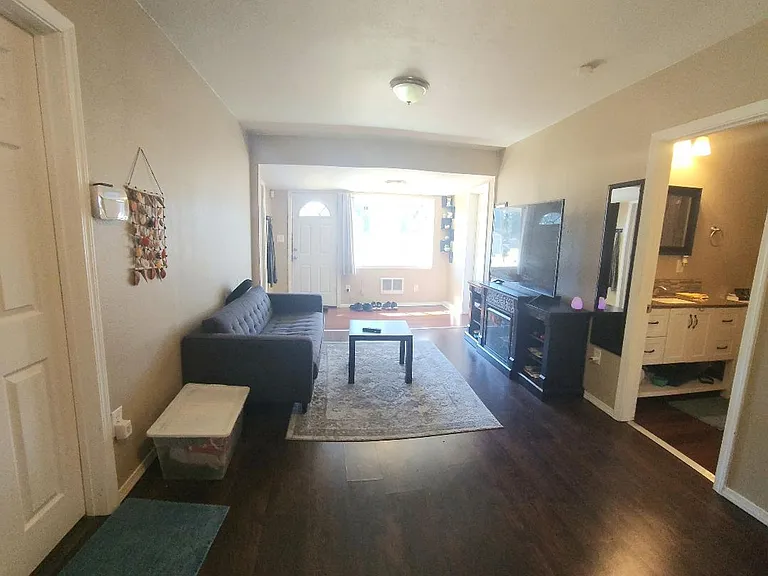 231 Military Rd E — Photo 7