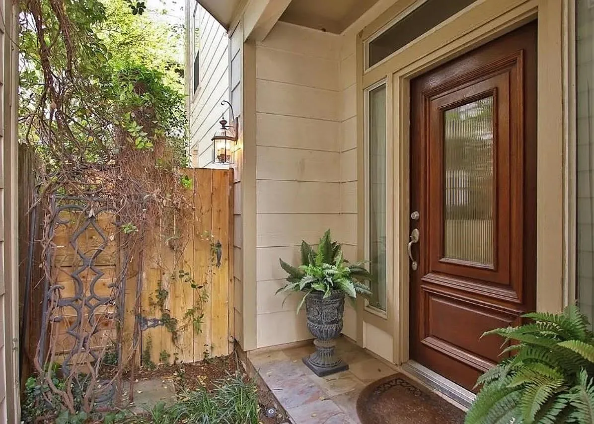2 bed, 2.5 bath, 2268 sqft, $3,250 — Photo 2