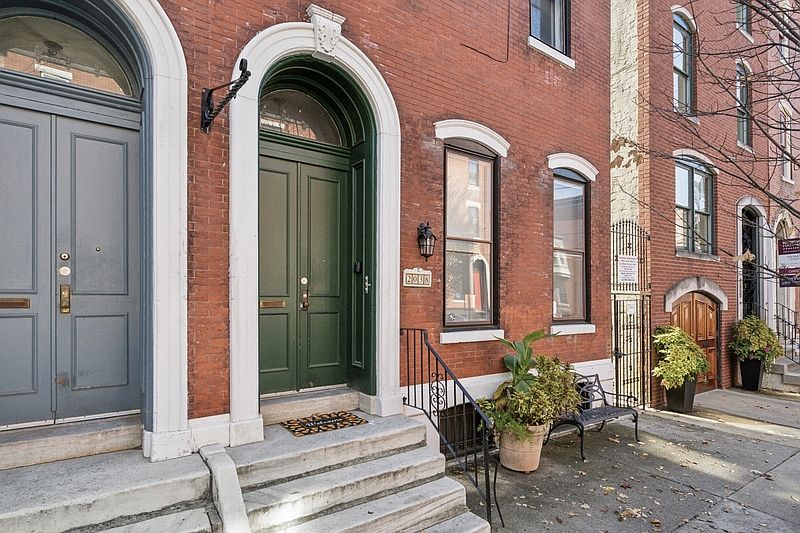 2nd image of 2038 Wallace St #2/3R