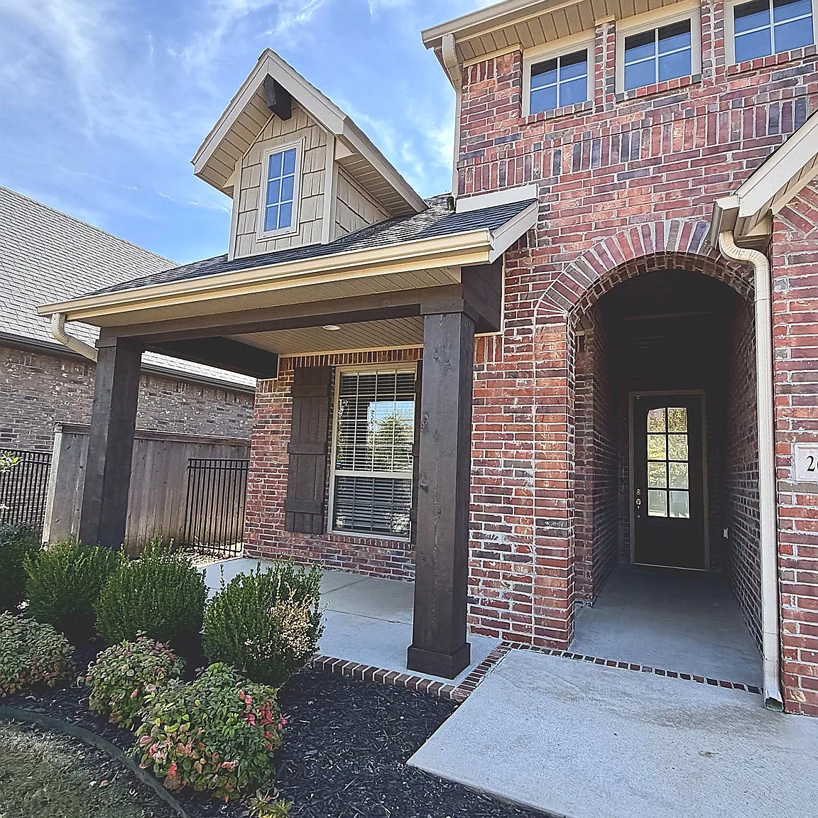 3 bed, 1932 sqft, $2,400 — Photo 3