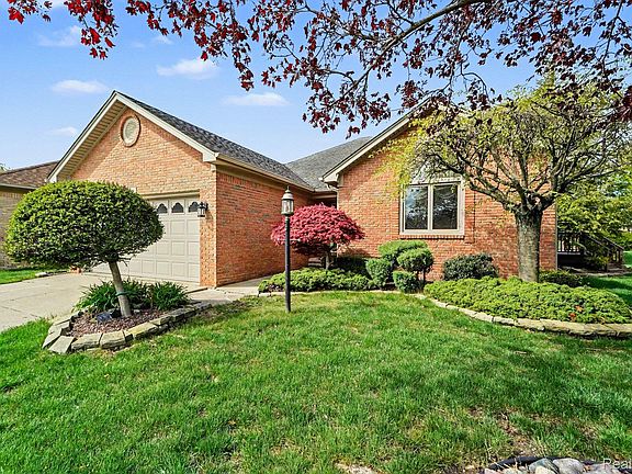 3rd image of 15811 Horseshoe Path Ct