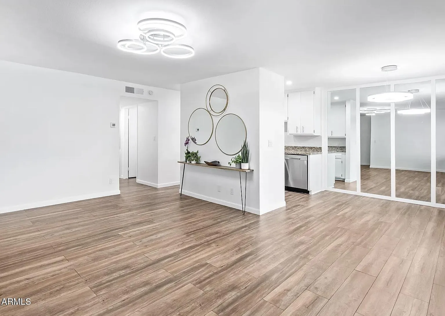 2 bed, 2.0 bath, 982 sqft, $1,650 — Photo 2