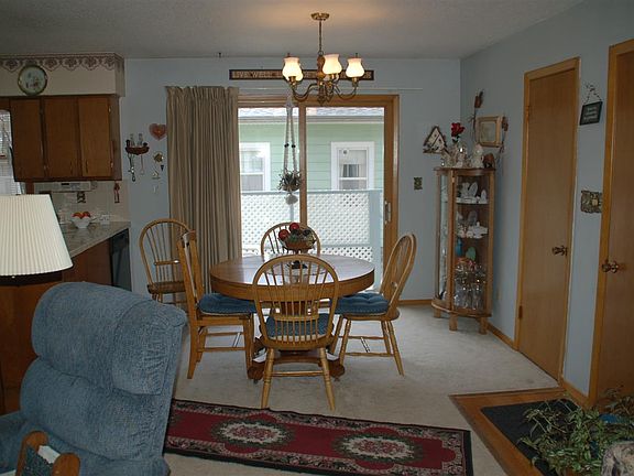 5th image of 304 Lincoln Dr