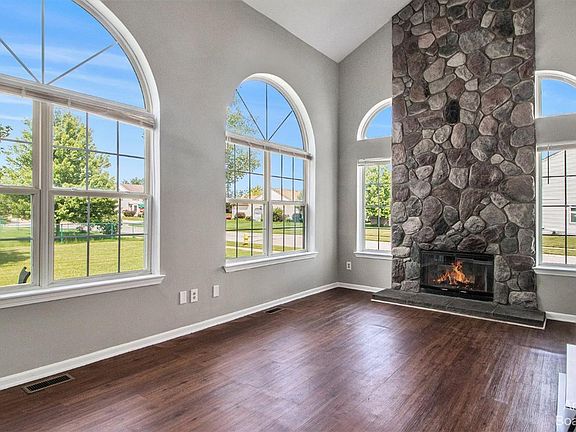 2nd image of 7398 Lochmoor Dr