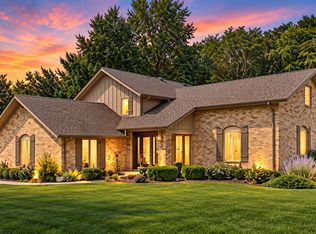 1206 Aberdeen Rd, Inverness, IL 60067
