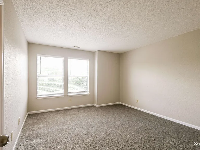 5254 Tufton Dr — Photo 12