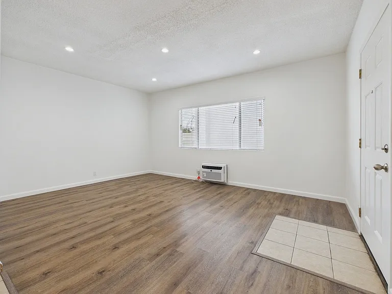 Vinton Apartments — Photo 17