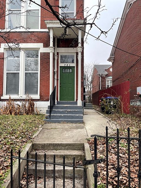 front of building (apartment is entire ground floor)