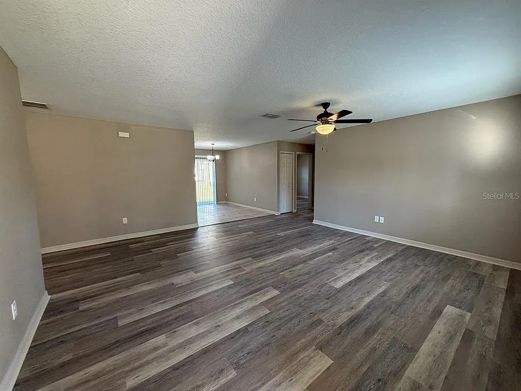 3 bed, 2.0 bath, 1332 sqft, $1,800 — Photo 4