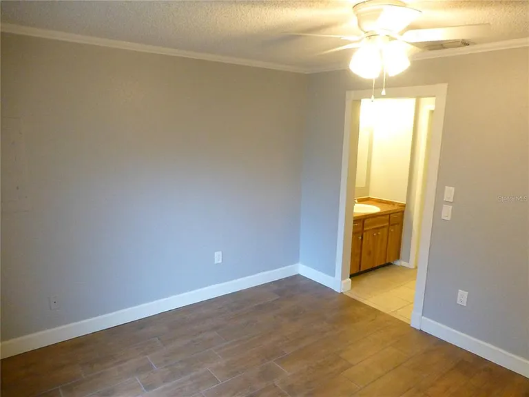 1890 Wolford Rd #5 — Photo 11