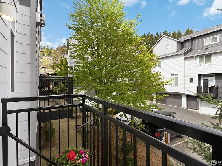 2225 NW Moraine Pl — Photo 9