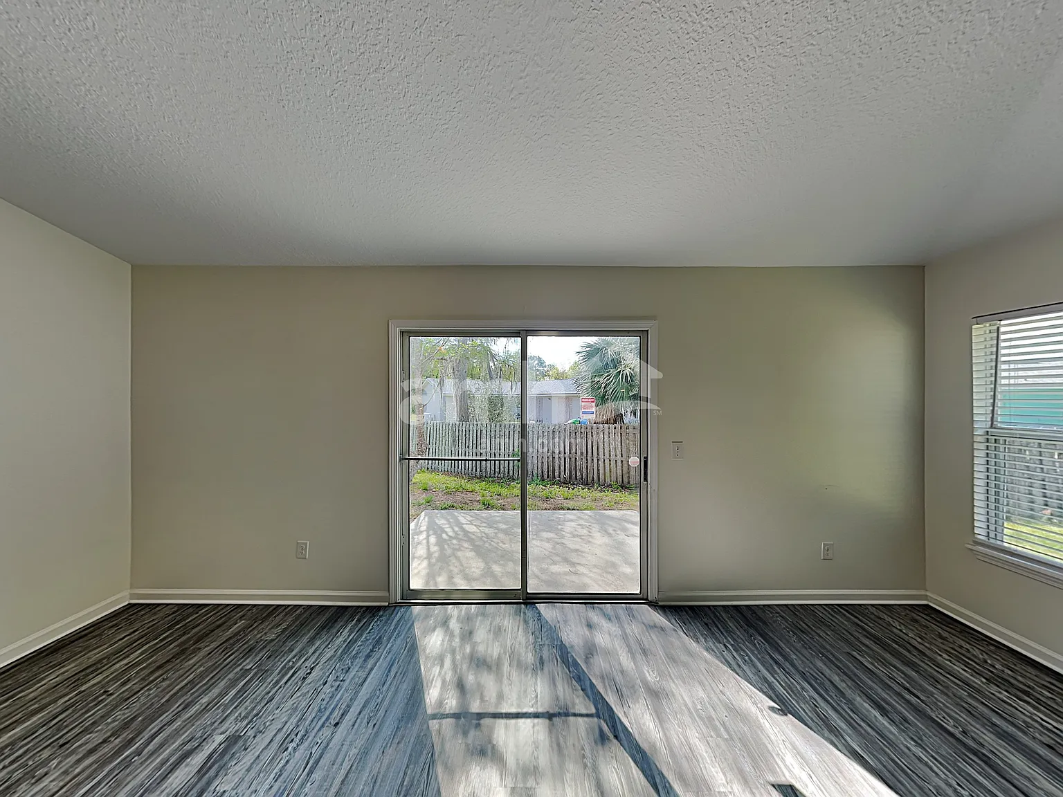 3 bed, 2.0 bath, 1382 sqft, $1,720 — Photo 4