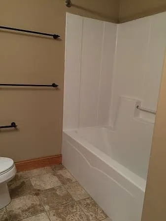 Cobblestone Apartments — Photo 14