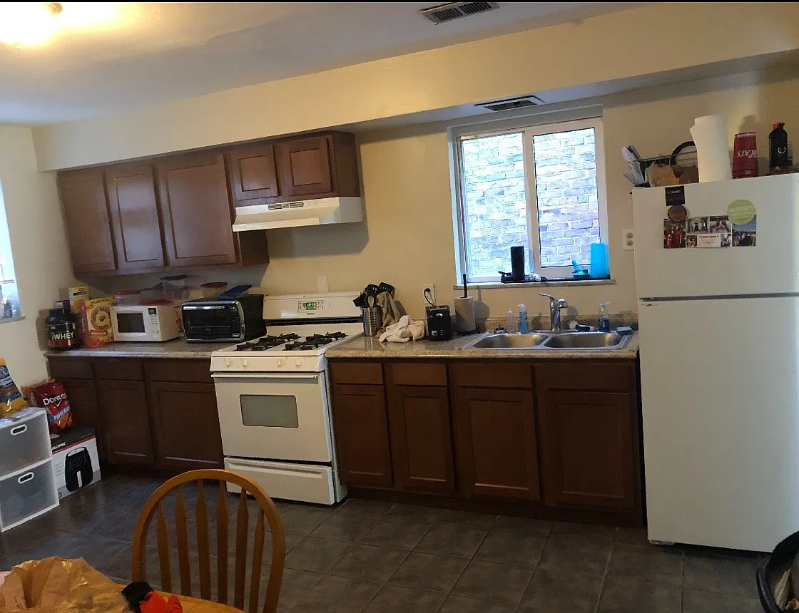 3 bed, 1200 sqft, $2,475 — Photo 2