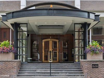 1 E Schiller St APT 7A, Chicago, IL, 60610